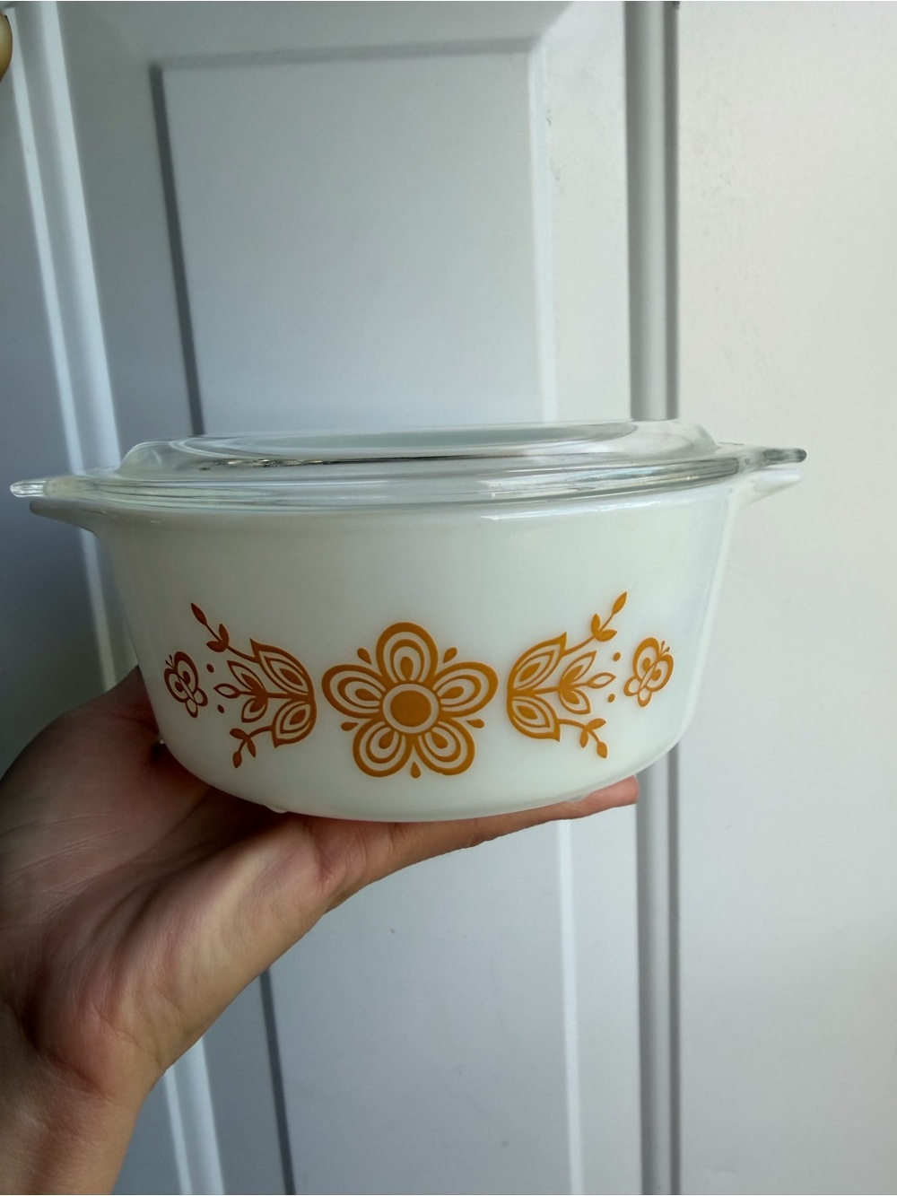 Vintage Pyrex 472 casserole with lid